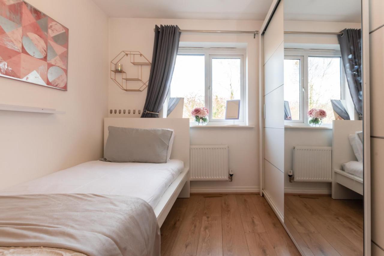 Cheerful 3 Bedroom House - Sleeps 7 Alwalton Esterno foto